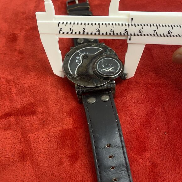 OULM Watch 9591 Dual Time Dials Military Quartz Black Face Needs Repairs/Battery - Picture 12 of 15